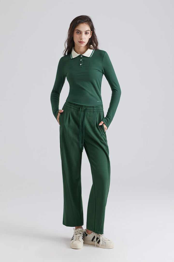 Woman green long-sleeve polo shirt and matching pants